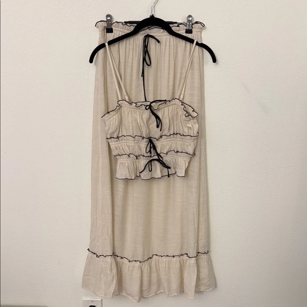 Elegant Cream Ruffle Set - Picture 6 of 7